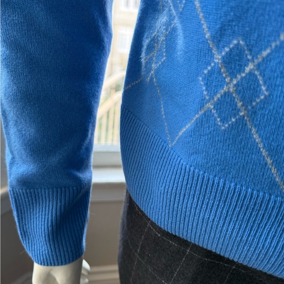 Banana Republic Blue Diamond V-Neck Sweater. Italian Cashmere. - Picture 3 of 6